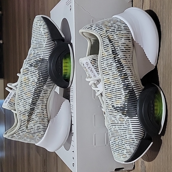 Nike Shoes - Nike Air Zoom Superrep 2 Leopard